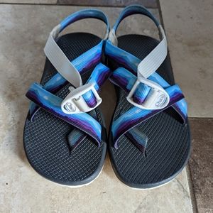 Women's Chacos Size 6